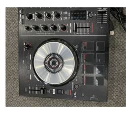 პიონერის DJ კონტროლერი Pioneer DDJ-SB2